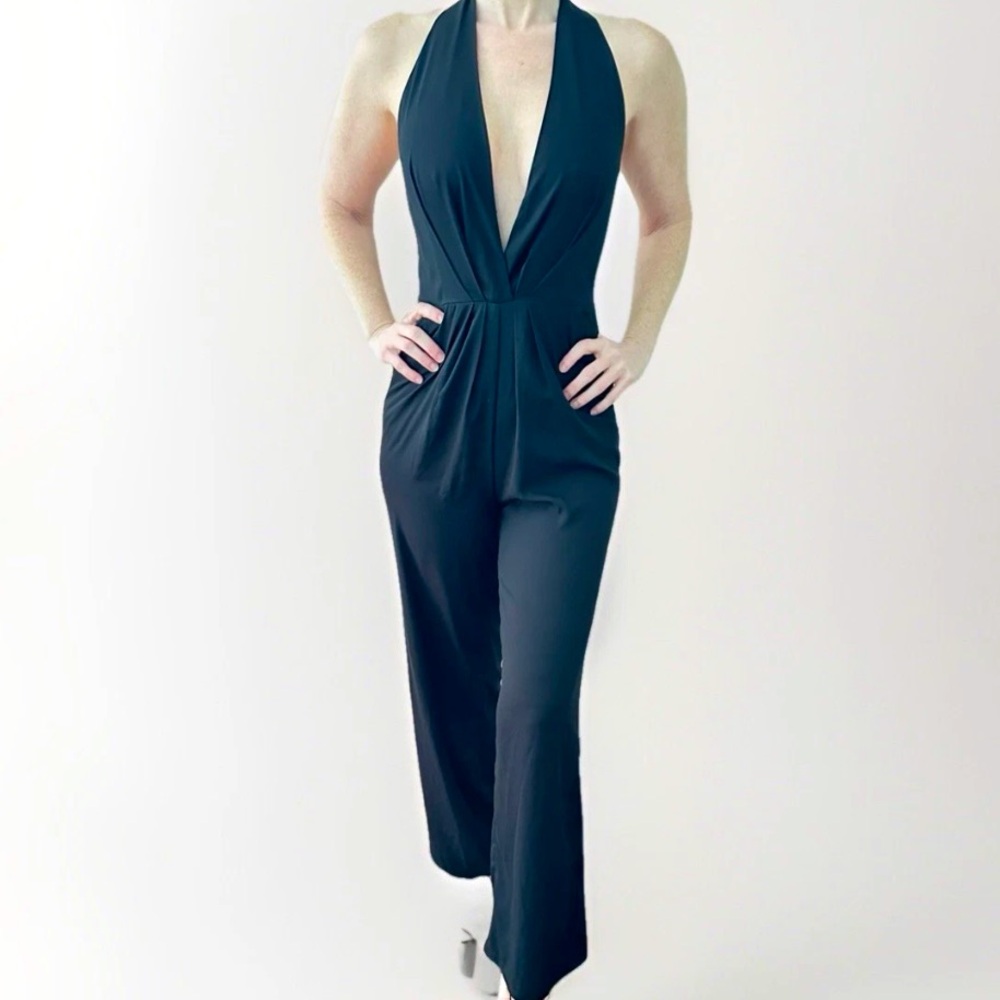 Bebe Eileen Deep V-Neck Halter Jumpsuit. Black, Pockets, Size 0